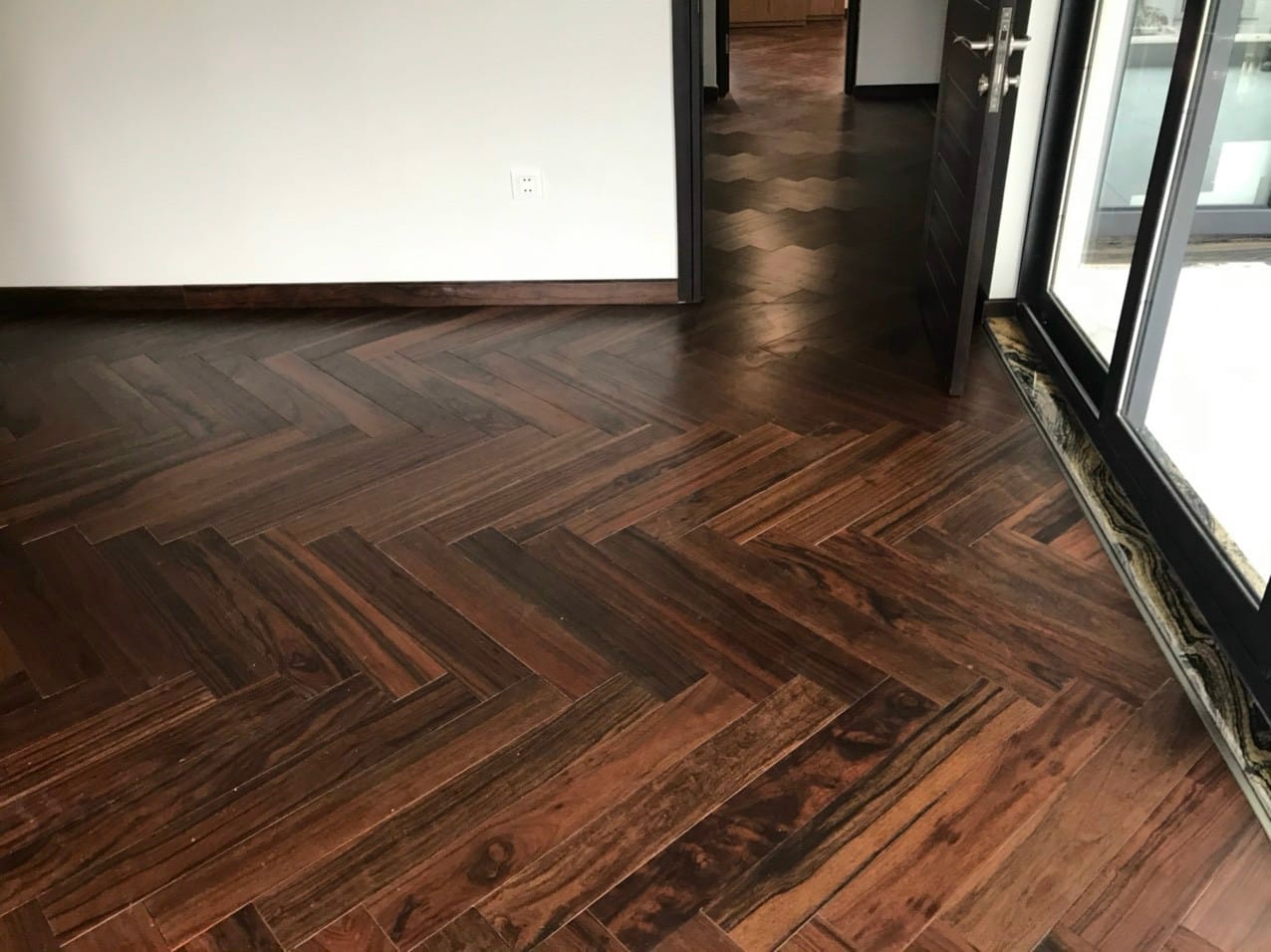 Màu sắc sàn gỗ chiu liu