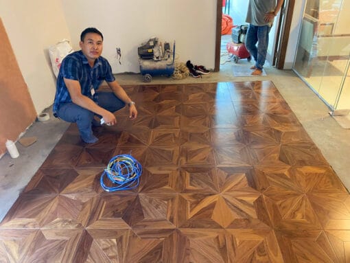 Sàn gỗ Walnut ghép hoa văn 600x600