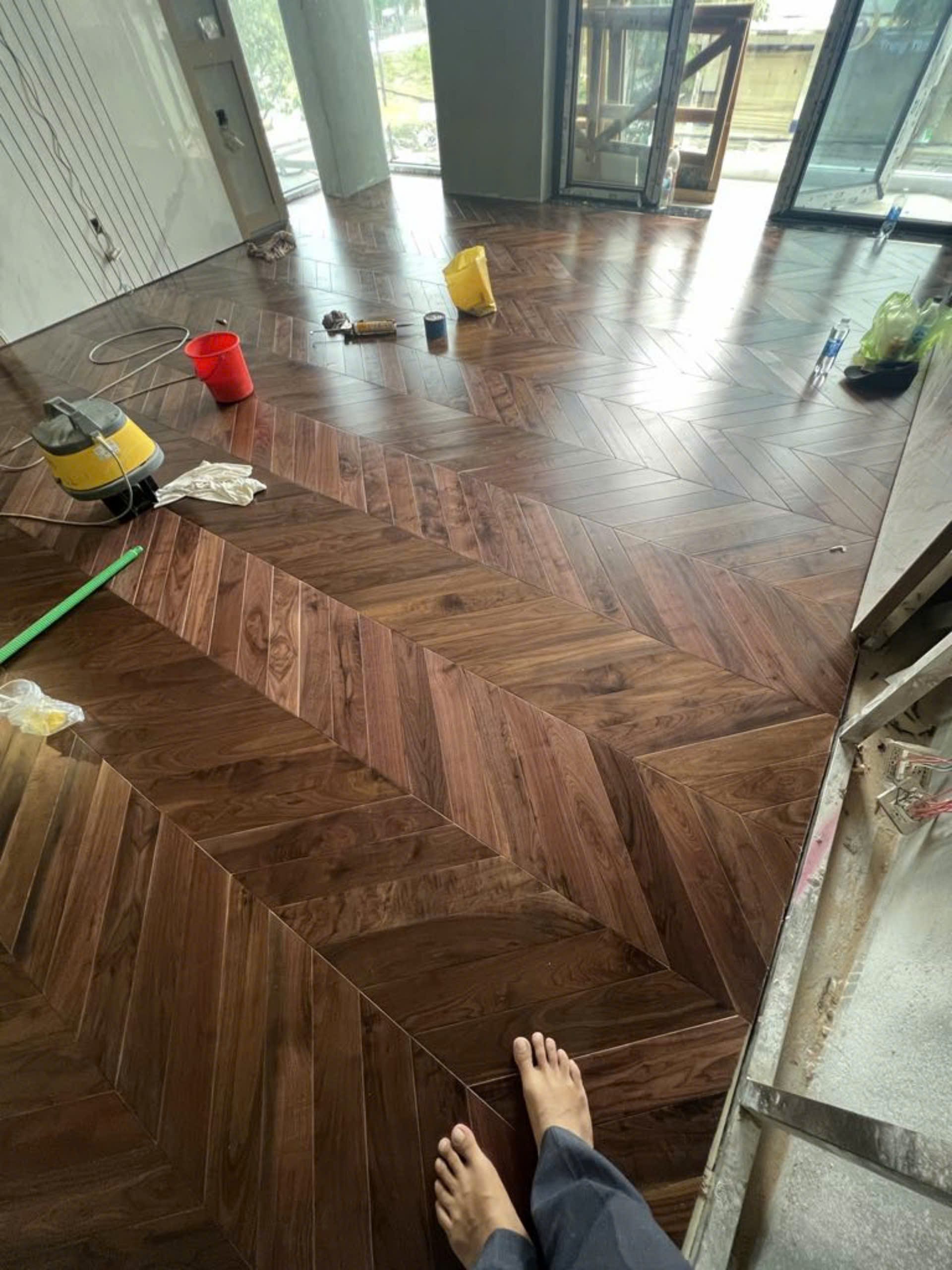 Lát sàn tự nhiên kiểu xương cá