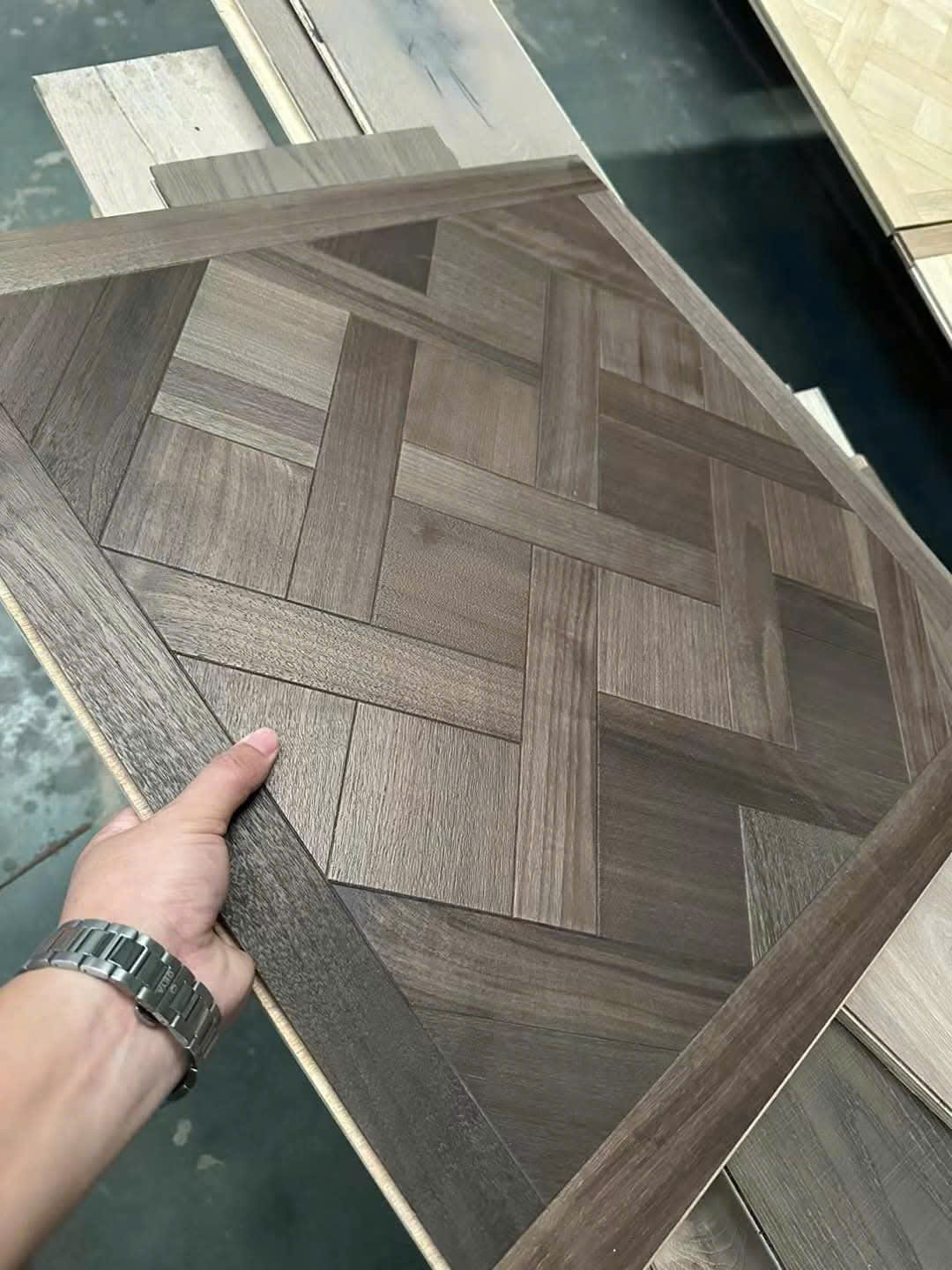 Sàn gỗ hoa văn sồi lên màu