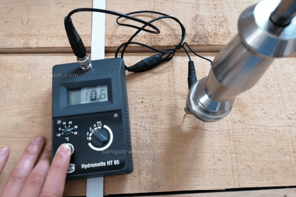 Độ ẩm gỗ trước khi thi công