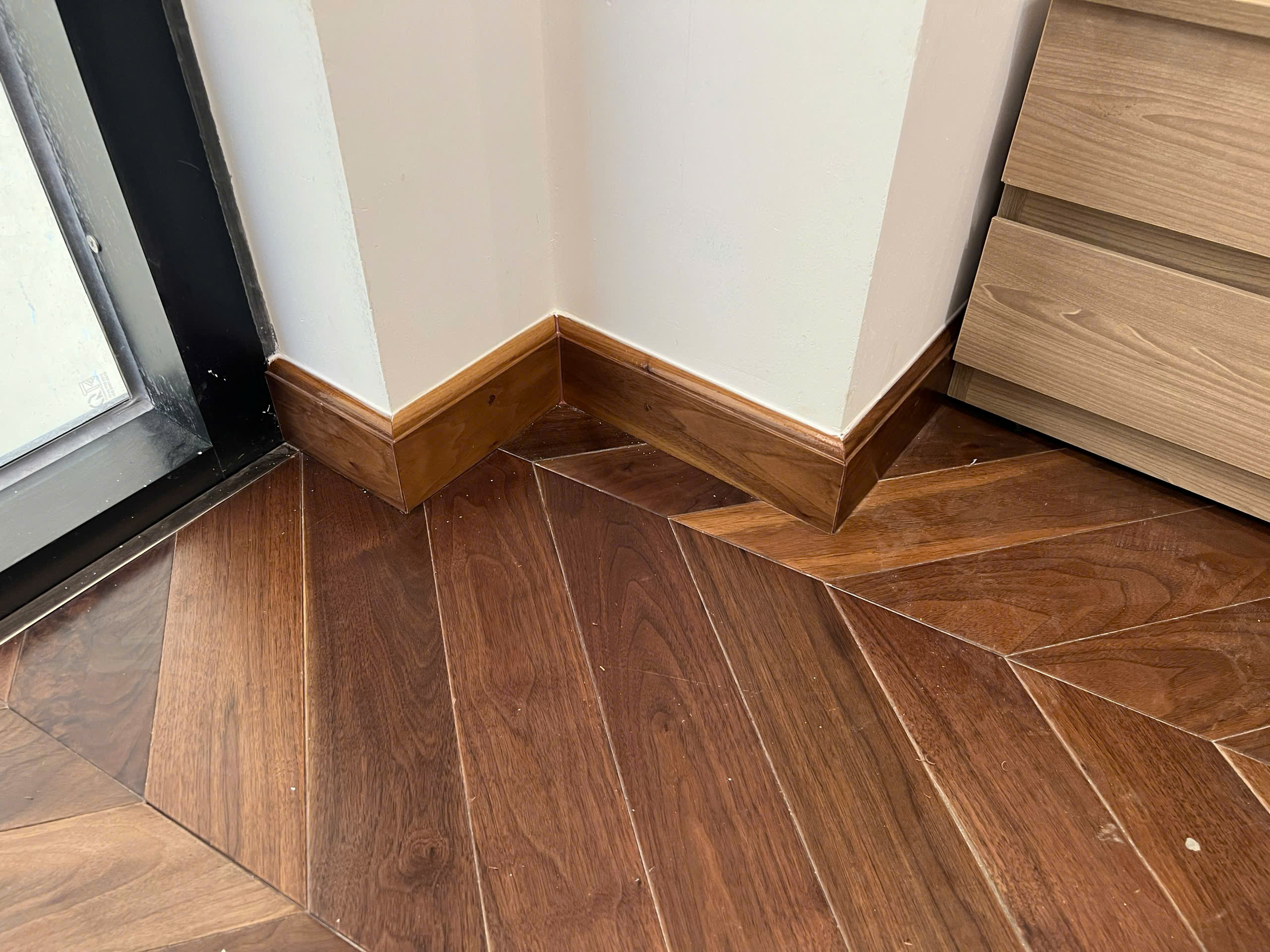 Các mạch gỗ sắc nét và thằng tấp