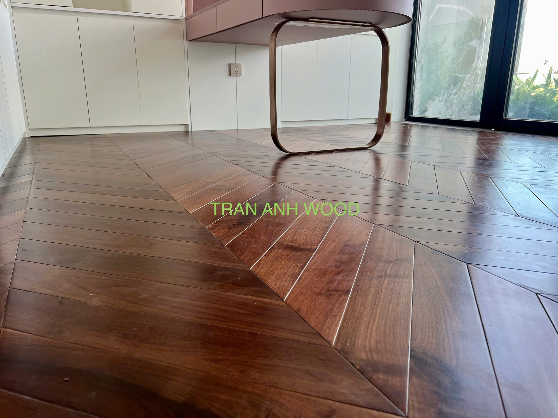 Lát sàn gỗ wanut solid - Xương cá chevron 45 độ