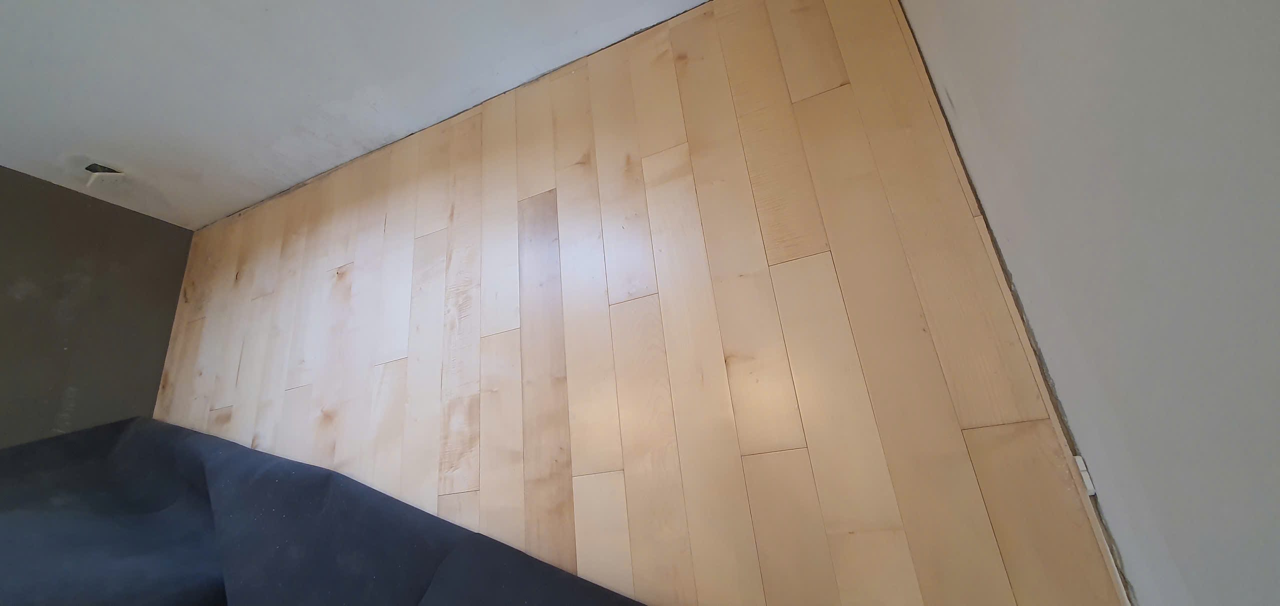 Cận cảnh vẽ đẹp tự nhiên của sàn gỗ maple