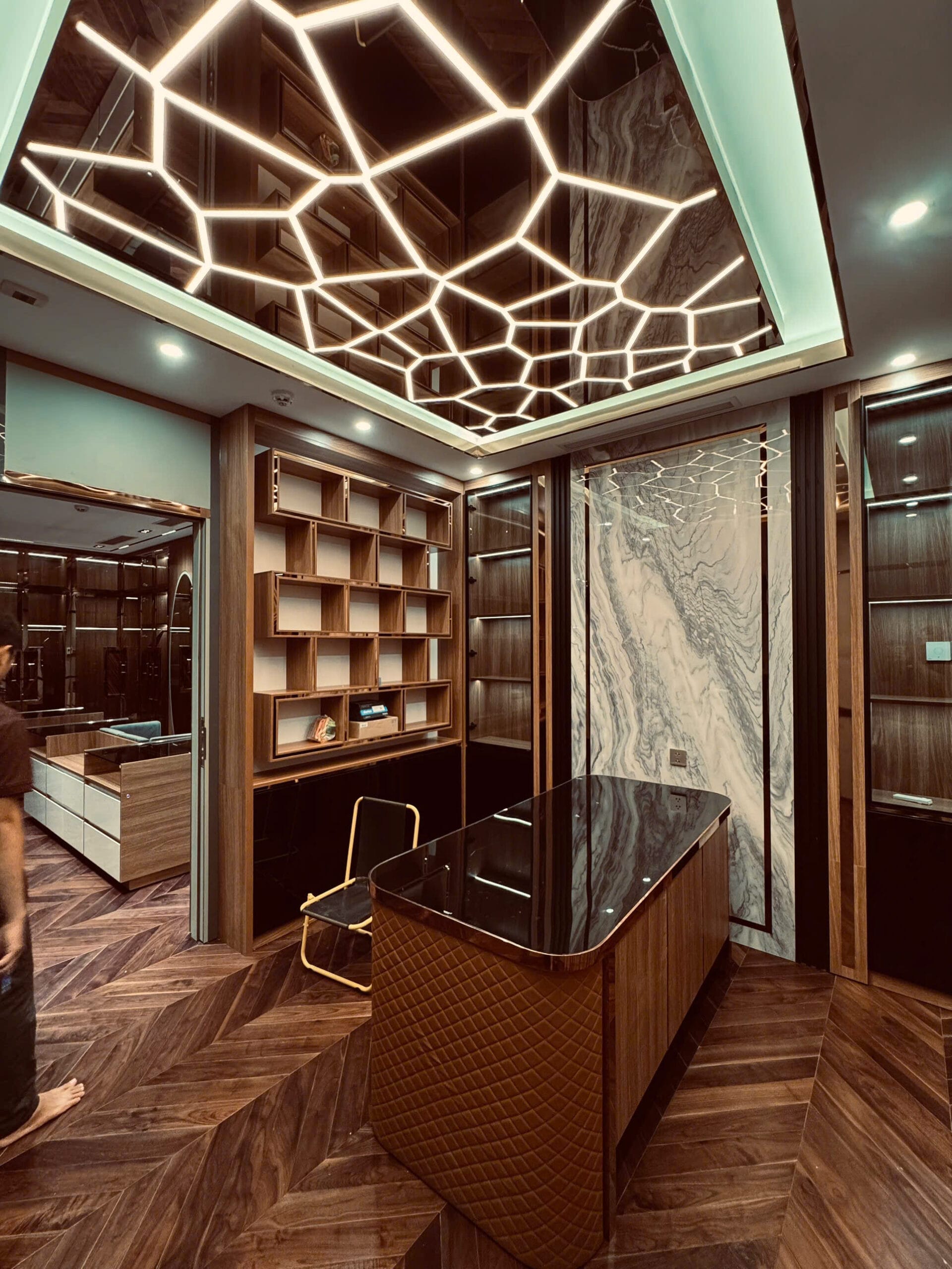 Sàn gỗ tự nhiên óc chó lát xương cá 45 độ