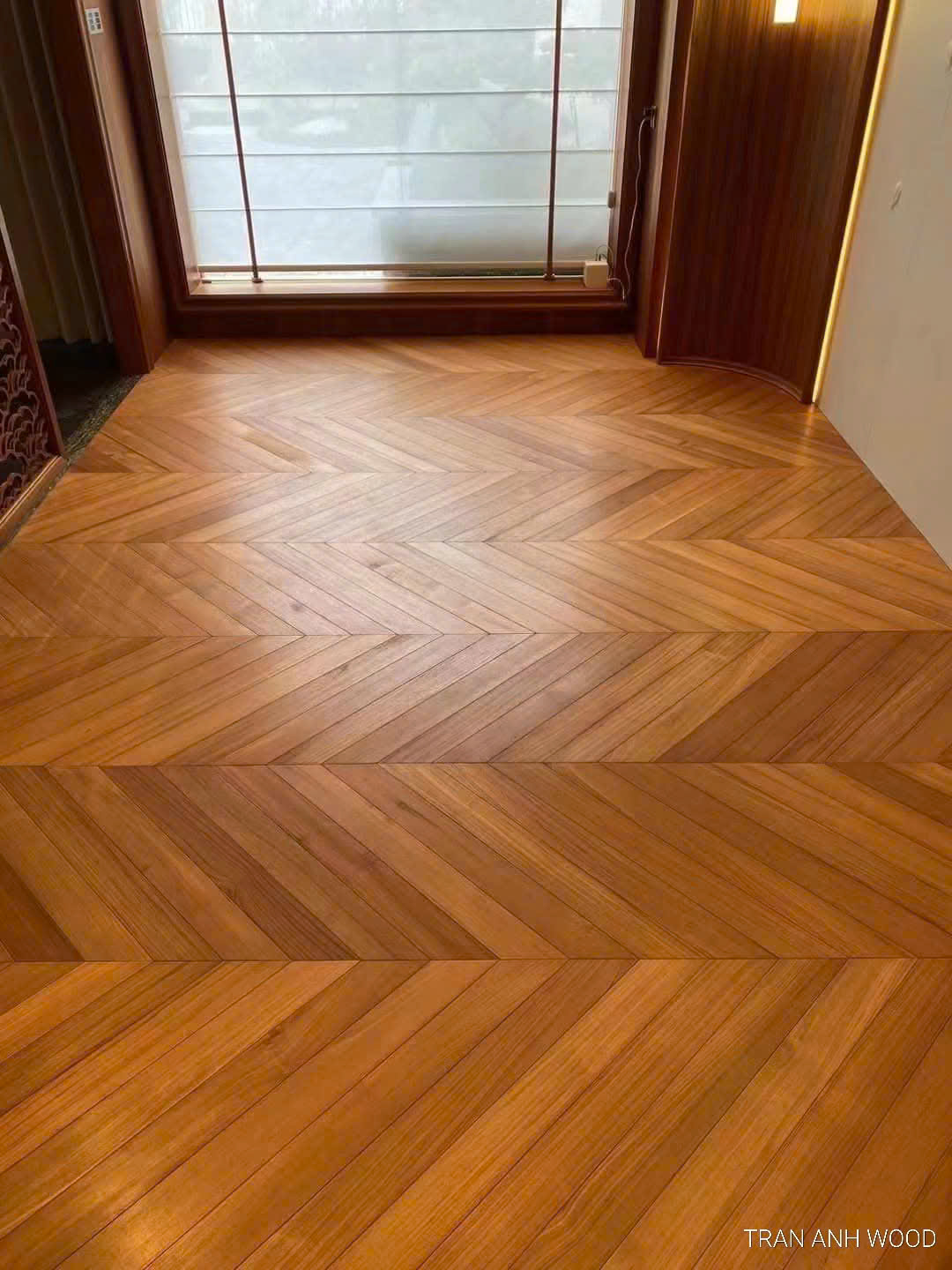 Sàn gỗ Teak Myanmar có màu vàng nâu ánh vàng mật ong